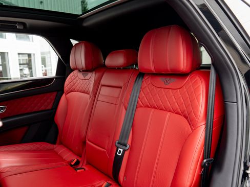 Used 2017 Bentley Bentayga AWD/4WD image 28