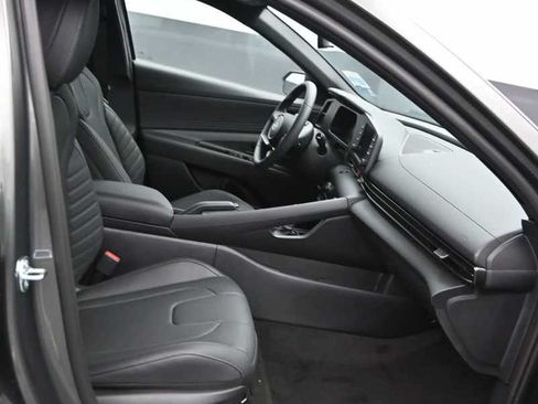New 2026 Hyundai Elantra SEL Sport FWD image 11