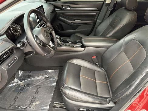 Used 2021 Nissan Altima 2.5 SR w/ SR Premium Package image 13