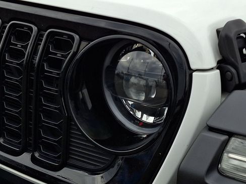 Used 2024 Jeep Wrangler Unlimited AWD/4WD image 4