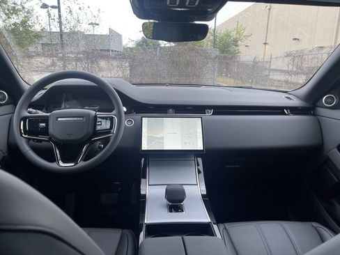 Used 2025 Land Rover Range Rover Evoque S image 12