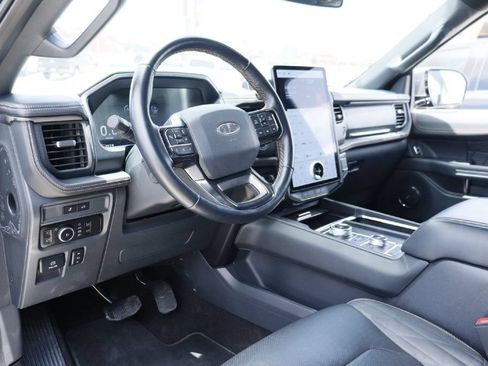 Used 2023 Ford Expedition Platinum AWD/4WD image 3