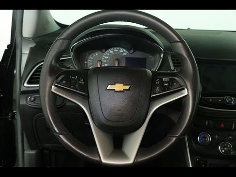 Used 2022 Chevrolet Trax LT w/ Driver Confidence Package image 24