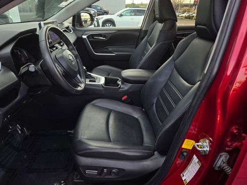 Used 2023 Toyota RAV4 XLE Premium image 15