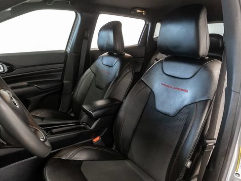 Certified 2025 Jeep Compass Trailhawk AWD/4WD image 9