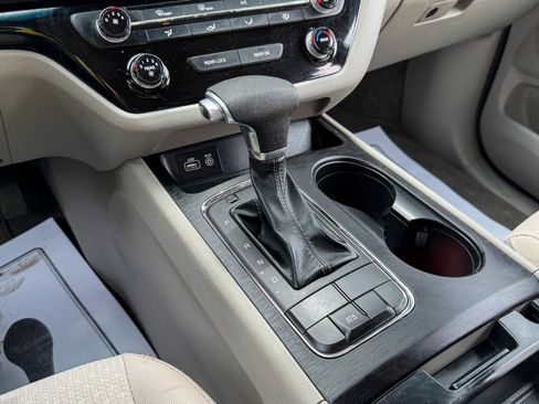 Used 2018 Kia Sedona L FWD image 28