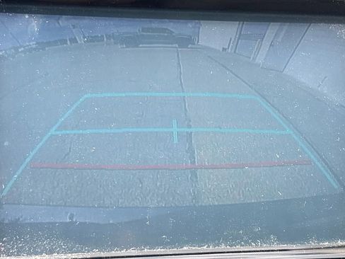 Used 2020 Toyota Camry SE image 10