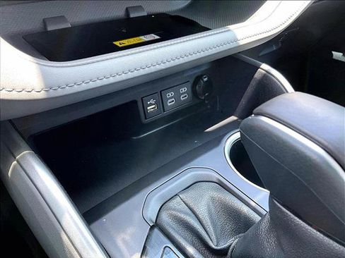 Used 2023 Toyota Highlander XLE FWD image 23