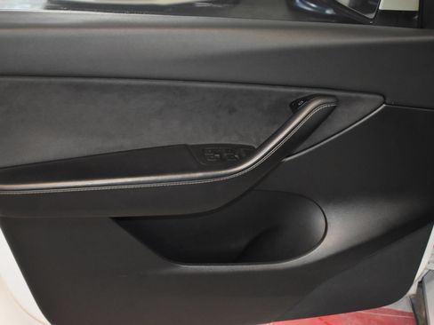 Used 2021 Tesla Model Y Long Range AWD/4WD image 11