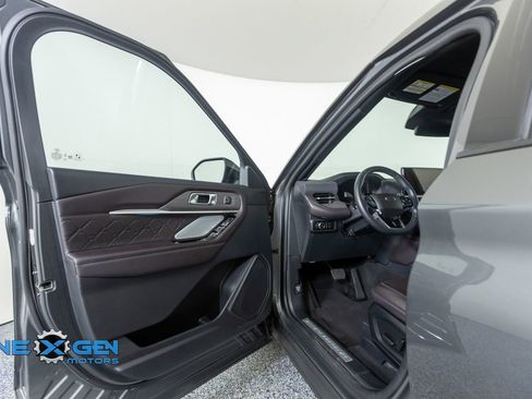 Used 2025 Ford Explorer Platinum w/ LUX Leather Package AWD/4WD image 9