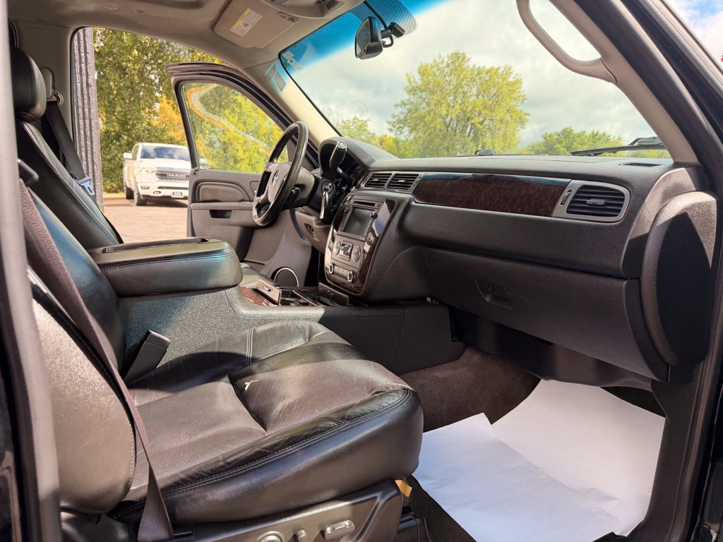 Used 2011 GMC Yukon XL Denali AWD/4WD image 29