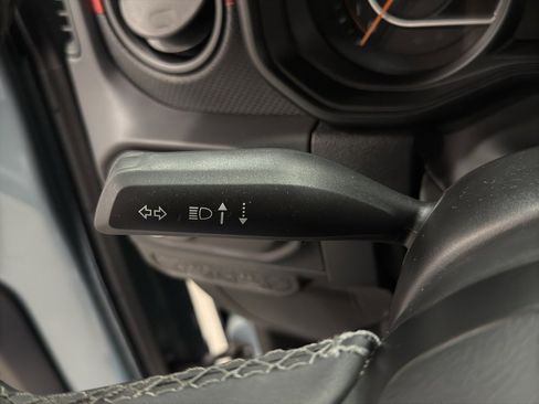 Used 2025 Jeep Gladiator Rubicon w/ Convenience Group image 17