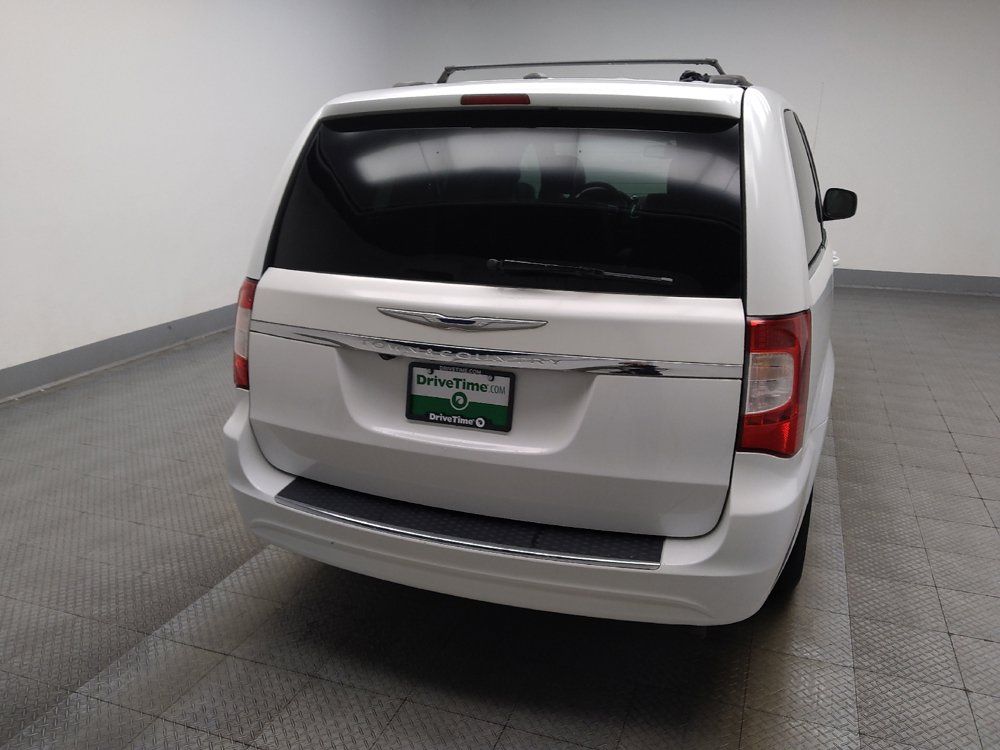 Used 2015 Chrysler Town & Country Touring FWD image 7