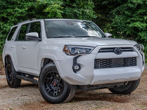 Used 2024 Toyota 4Runner SR5 RWD image 7