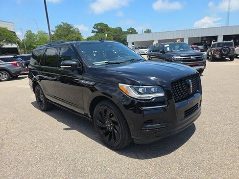 Used 2022 Lincoln Navigator Reserve AWD/4WD image 3