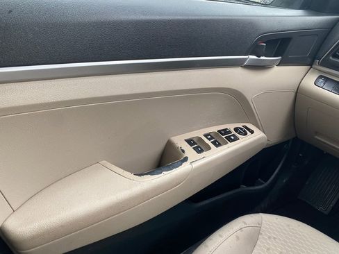 Used 2019 Hyundai Elantra SE image 13