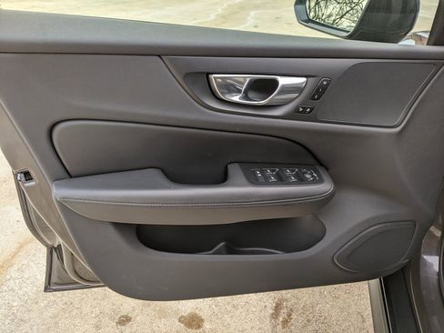 Used 2025 Volvo V60 B5 Cross Country Plus image 9