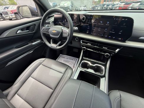 New 2026 Chevrolet Traverse LT w/ Sun and Wheel Package AWD/4WD image 3