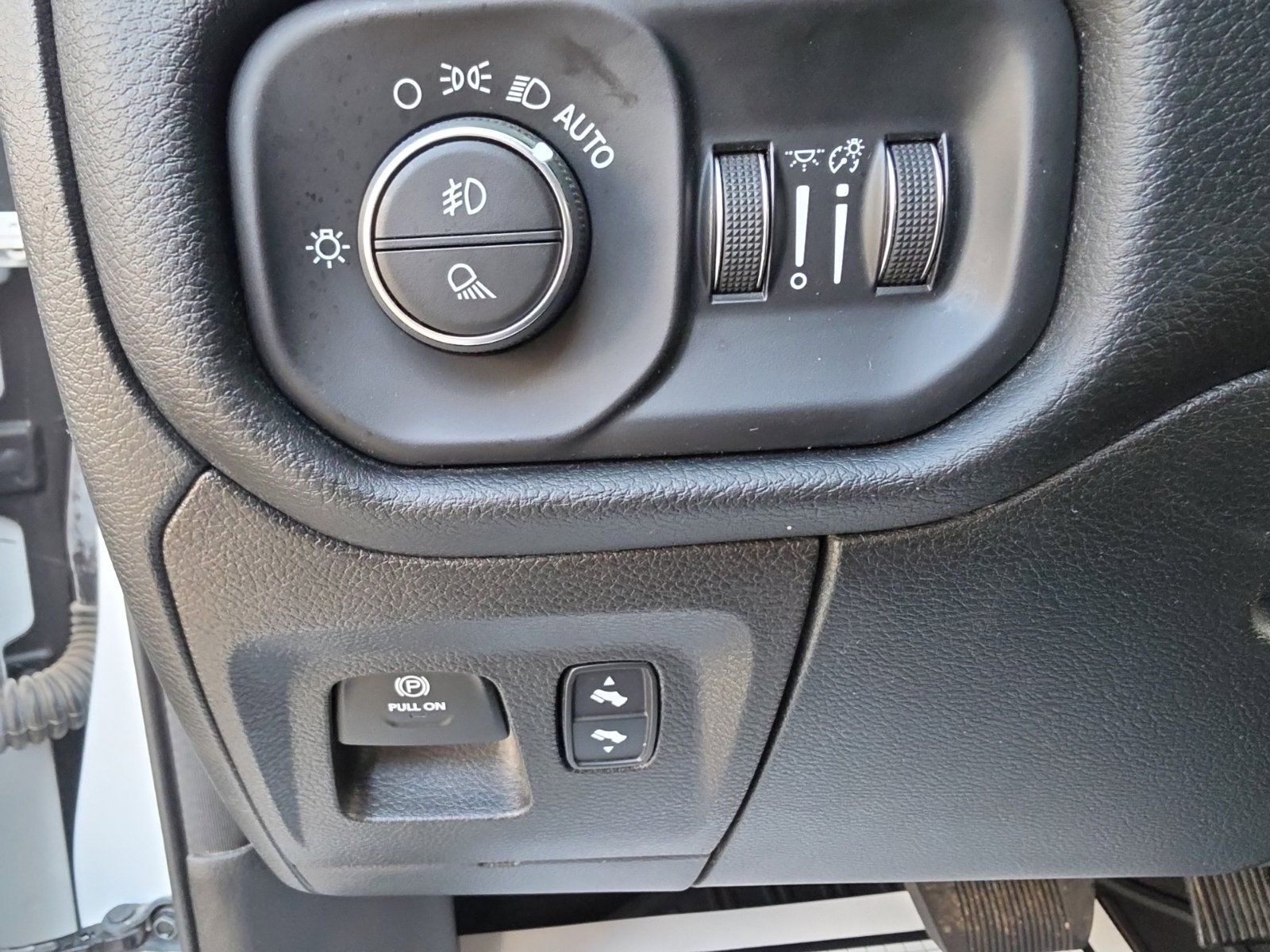 Used 2022 RAM 1500 Laramie AWD/4WD image 16