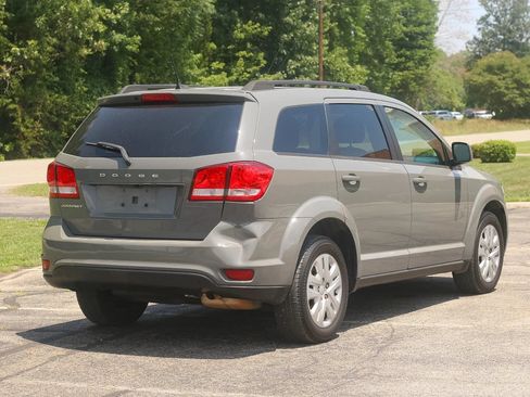 Used 2019 Dodge Journey SE w/ Connectivity Group FWD image 4