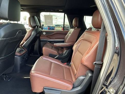 Used 2025 Lincoln Navigator L Reserve image 16