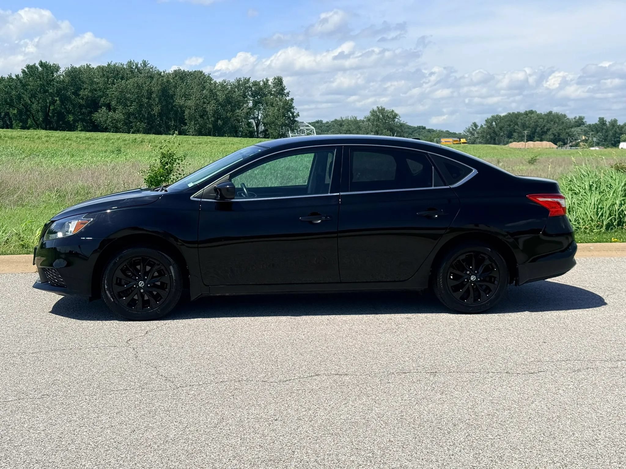 Used 2019 Nissan Sentra SV FWD image 13