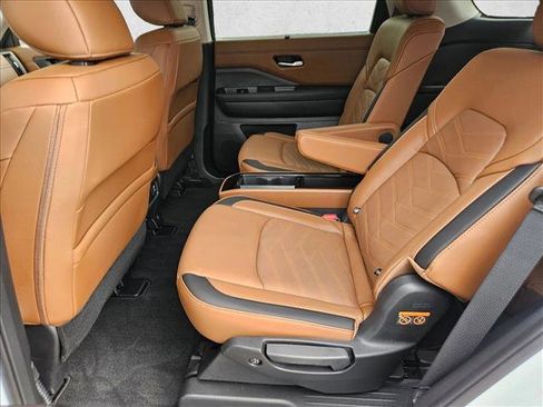 Used 2025 Nissan Pathfinder Platinum AWD/4WD image 20