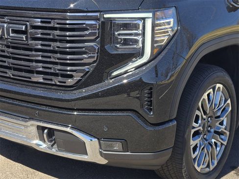 Used 2025 GMC Sierra 1500 Denali Ultimate image 10