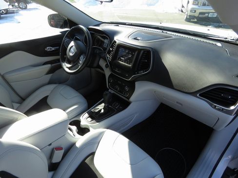 Used 2020 Jeep Cherokee Latitude Plus w/ Cold Weather Group image 14