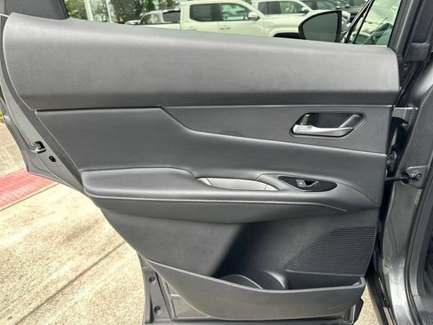 Used 2025 Nissan Murano SV AWD/4WD image 14