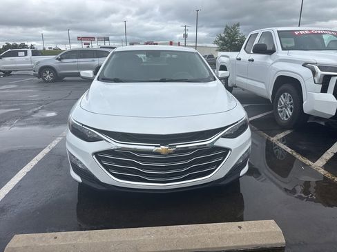 Used 2023 Chevrolet Malibu LT FWD image 2