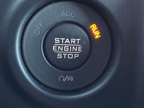 Used 2023 Jeep Gladiator Overland image 15