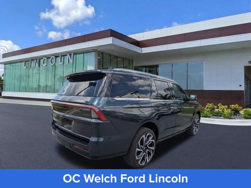 Certified 2026 Lincoln Navigator Reserve AWD/4WD image 3
