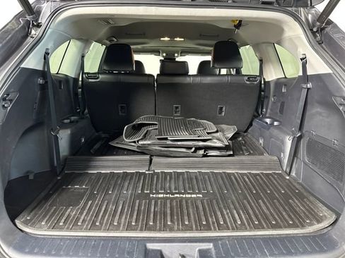 Used 2022 Toyota Highlander XLE image 25
