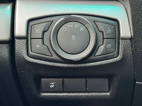 Used 2017 Ford Explorer XLT w/ Equipment Group 202A FWD image 29