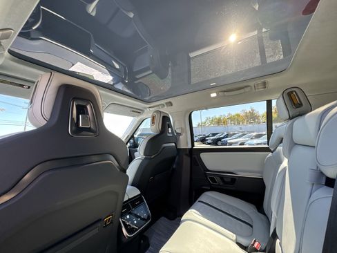 Used 2024 Rivian R1S Adventure image 18