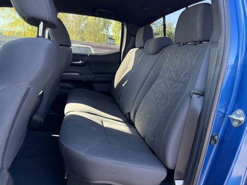 Used 2017 Toyota Tacoma TRD Off-Road w/ Tow Package image 10