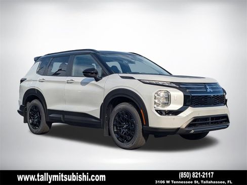 New 2025 Mitsubishi Outlander SE image 1