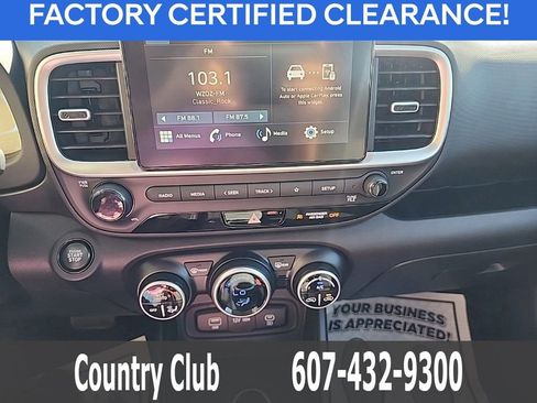 Used 2025 Hyundai Venue SEL image 13