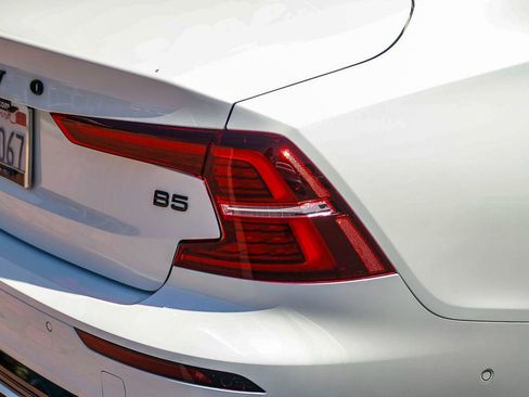 Used 2024 Volvo S60 B5 Plus FWD image 8