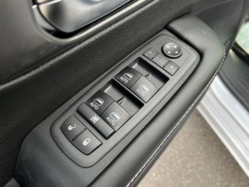 New 2026 Chrysler Pacifica Select image 38