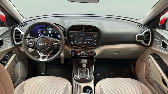 Used 2025 Kia Soul LX FWD image 11