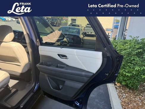 Used 2022 Nissan Pathfinder SL w/ SL Premium Package AWD/4WD image 17