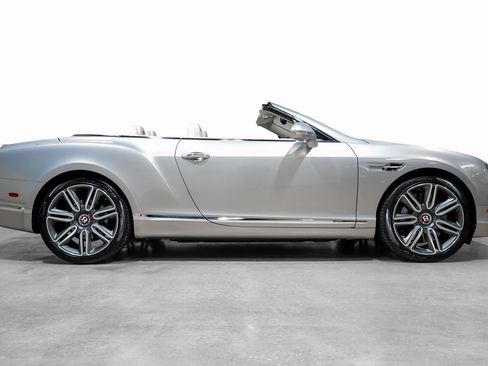 Used 2017 Bentley Continental GT image 20
