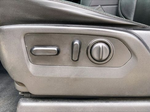 Used 2020 GMC Sierra 1500 SLT image 34