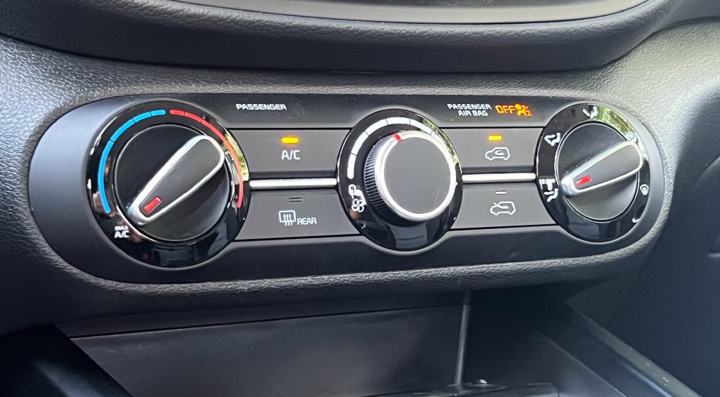 Used 2025 Kia Soul LX w/ LX Technology Package FWD image 26