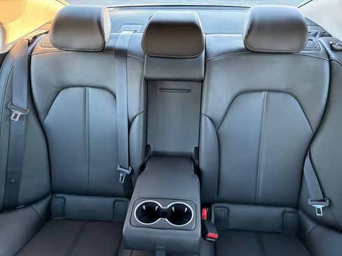 Used 2025 Genesis G70 2.5T image 14