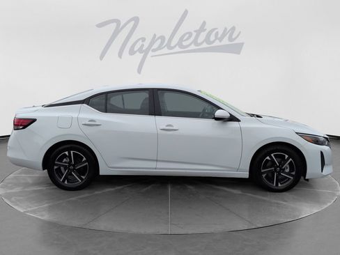 Used 2025 Nissan Sentra SV FWD image 8