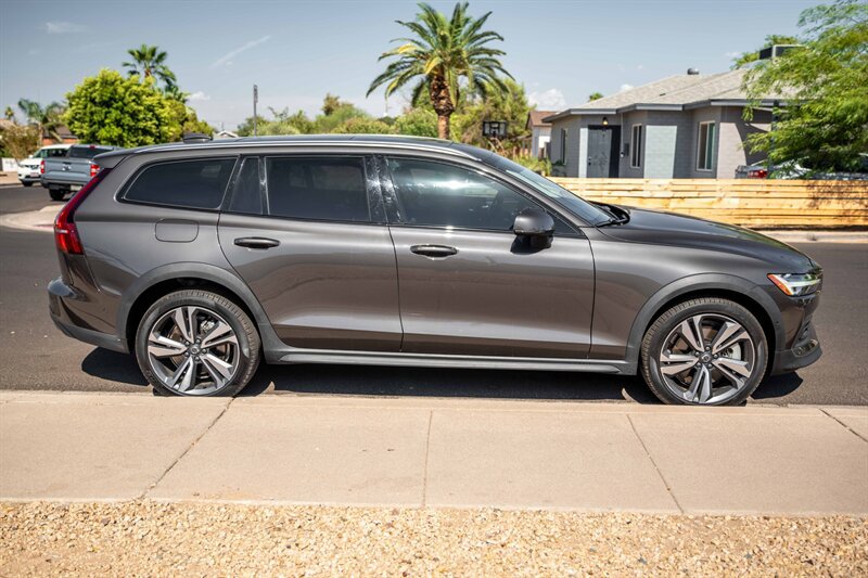 Used 2025 Volvo V60 B5 Cross Country Plus AWD/4WD image 6
