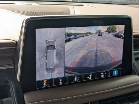 Used 2021 Chevrolet Tahoe High Country AWD/4WD image 12
